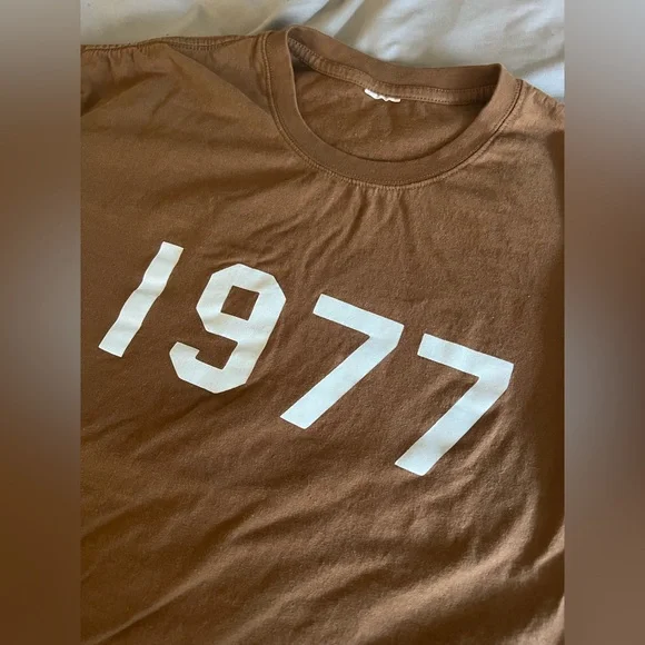 Unisex brown graphic t-shirt - Picture 3 of 4